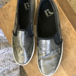 Women's slip on casual shoes